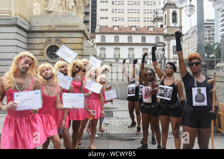 RIO DE JANEIRO, BRASILIEN, März, 03, 2019: Nachtschwärmer haben eine große Zeit, gekleidet in der Cordão Boi Tata Block in der Innenstadt von Rio de Janeiro tun Stockfoto