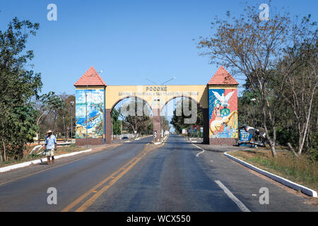 Pocone, Mato Grosso/Brasilien - 10. August 2018: Gateway auf der Transpantaneira im Pantanal, Pocone, Mato Grosso, Brasilien, Südamerika. Stockfoto