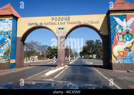 Pocone, Mato Grosso/Brasilien - 10. August 2018: Gateway auf der Transpantaneira im Pantanal, Pocone, Mato Grosso, Brasilien, Südamerika. Stockfoto