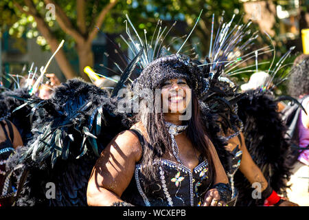 26. August 2019 - Notting Hill Karneval an einem heißen Feiertag Montag, London, UK Stockfoto