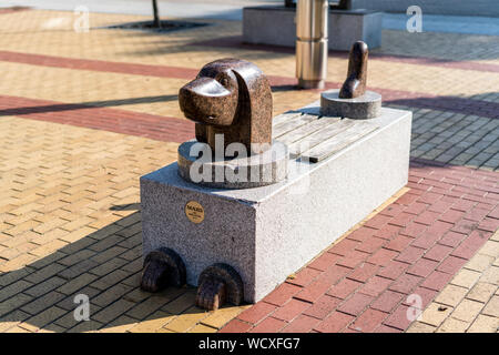 Klaipeda, Litauen - 28. Juli 2019: Dekorativ - Monument Bank 'Mars' in Mazvydas Gasse, Klaipeda Stockfoto