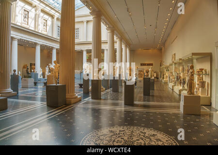 Ausstellung der griechischen Kunst des Fünften und des frühen vierten Jahrhundert v. Chr. im Metropolitan Museum of Art der Met ist die größte Kunst Museum. Stockfoto