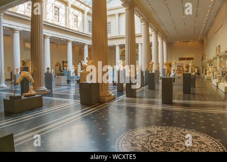 Ausstellung der griechischen Kunst des Fünften und des frühen vierten Jahrhundert v. Chr. im Metropolitan Museum of Art der Met ist die größte Kunst Museum. Stockfoto