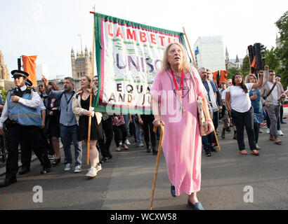 London, Großbritannien. August 2019. Anti-Brexit-Demonstranten, die auf die Straßen von Zentral-London gehen. Quelle: Joe Kuis / Alamy News Stockfoto