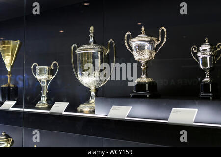 MADRID, Spanien - 25. März, 2018: Offizielle Clothing Store und sportliche Attribute für Fans von Real Madrid Football Club Stockfoto