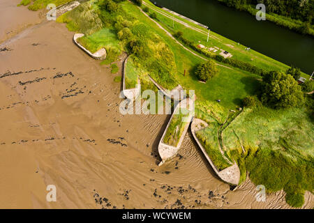 Luftaufnahme der abgebrochenen Rümpfe der Boote am Purton Wracks (Schiff Friedhof) Stockfoto