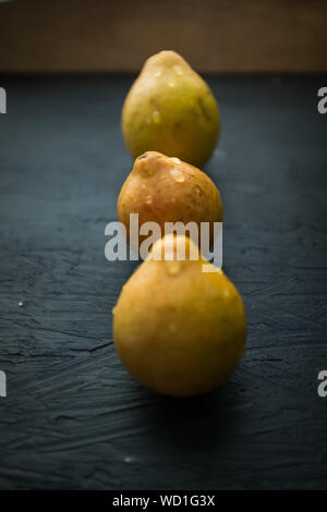 Guave (psidium Guajava), tropischen Früchten aus Lateinamerika für ihre intensive Farben und Geschmacksrichtungen. Stockfoto