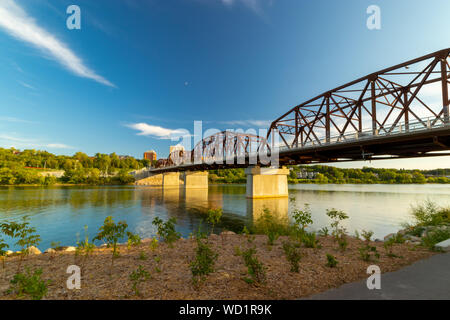 Die Victoria Street Bridge in Saskatoon Saskatchewan Kanada Stockfoto
