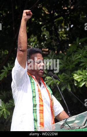 Kolkata, Indien. 28 Aug, 2019. Bürgermeister Firhad Hakim Adressen Trinamool Congress Chatra Parishad oder tmcp Aktivistinnen anlässlich der TMCP-Stiftung. (Foto durch Saikat Paul/Pacific Press) Quelle: Pacific Press Agency/Alamy leben Nachrichten Stockfoto