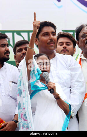 Kolkata, Indien. 28 Aug, 2019. West Bengal Chief Minister Mamata Banerjee Adressen Trinamool Congress Chatra Parishad oder tmcp Aktivistinnen anlässlich der TMCP-Stiftung. (Foto durch Saikat Paul/Pacific Press) Quelle: Pacific Press Agency/Alamy leben Nachrichten Stockfoto