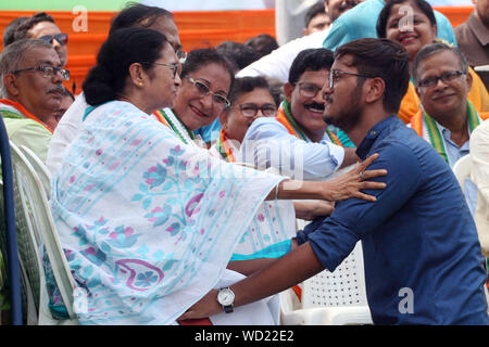 Kolkata, Indien. 28 Aug, 2019. West Bengal Chief Minister Mamata Banerjee während Trinamool Congress Chatra Parishad oder tmcp Aktivistinnen anlässlich der TMCP-Stiftung. (Foto durch Saikat Paul/Pacific Press) Quelle: Pacific Press Agency/Alamy leben Nachrichten Stockfoto