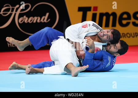 Nippon Budokan, Tokyo, Japan. 28 Aug, 2019. (L - R) Sagi Muki (ISR), Mohamed Abdelaal (EGY), 28. August 2019 - Judo: World Judo Championships Tokyo 2019 Männer -81 kg Halbfinale bei Nippon Budokan, Tokyo, Japan. Credit: yohei Osada/LBA SPORT/Alamy leben Nachrichten Stockfoto