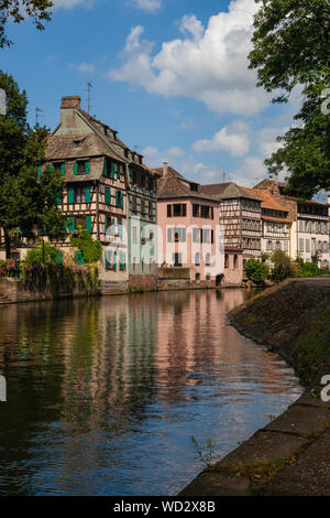 Farbenfrohe Gebäude im Petite France" in Straßburg, Frankreich Stockfoto