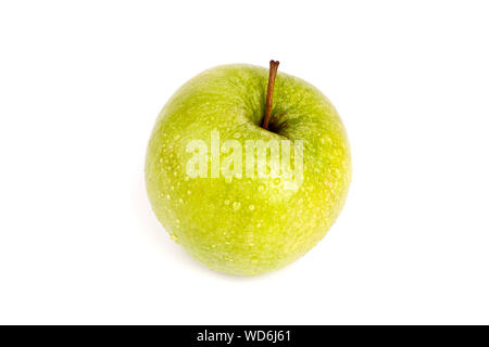 Frisches Grün Apple im Wassertropfen auf weißem Hintergrund Nahaufnahme Makro Stockfoto