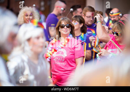 © Chris Bull. 24/8/19 Manchester, UK. Manchester Pride 2019 Parade durch das Stadtzentrum von Manchester heute (Samstag, 24. August). In diesem Jahr, Stockfoto