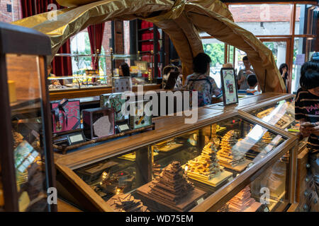 Miyahara. Ein aus rotem Backstein, alte Augenheilkunde Klinik hat sich zu einem beliebten Wahrzeichen für Kaffee, Dessert umgewandelt worden, und Restaurants in Taichung, Taiwan Stockfoto