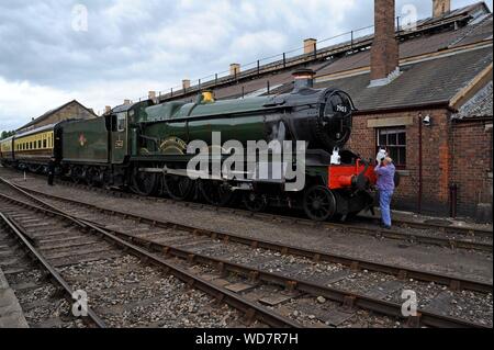 Ex Great Western Railway 7903" Foremarke Hall' für einen Tag Arbeit in Didcot Railway Centre, Oxfordshire bereit ist Stockfoto