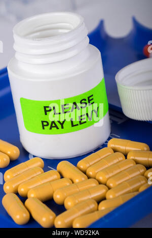 Pharmazeutische tablet Zähler mit Flasche mit zahlen Sie bitte Abgabe auf Stockfoto