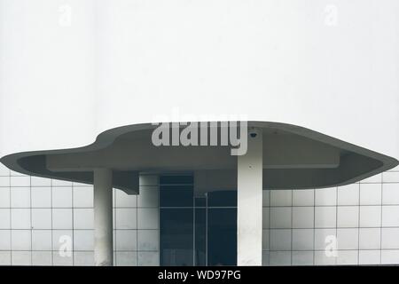 Nahaufnahme eines Geschäftsgebäudes mit Sicherheitsdienst Kamera Stockfoto