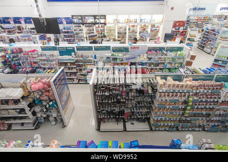 Ansicht der Stiefel Einzelhandel Apotheke, London, UK Stockfoto