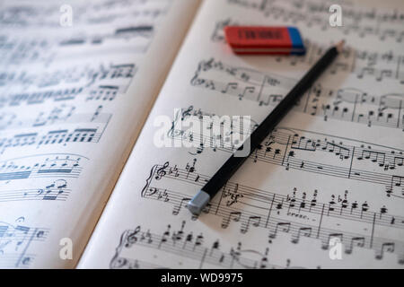Musik Buch und Noten Partitur Stockfoto