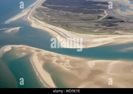 Schöne Luftaufnahme von Blakeney Strand an einem sonnigen Tag im Mai, Stockfoto