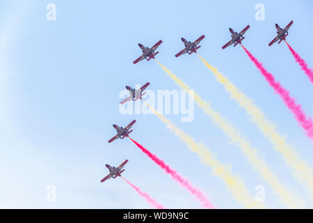 Patrulla Aguila, Airshow im Flughafen Lleida-Alguaire, Festa del Cel 2017, Lleida, Spanien Stockfoto