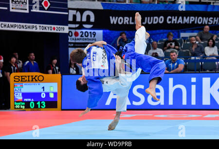 Tokio, Japan. 29 Aug, 2019. Tschechische judoka Jiri Petr (Up) und MAMMADALI MEHDIYEV von Aserbaidschan in Aktion bei einem Match für Männer - 90 kg Klasse in World Judo Meisterschaften in Tokio, Japan, 29. August 2019. Quelle: Vit Simanek/CTK Photo/Alamy leben Nachrichten Stockfoto