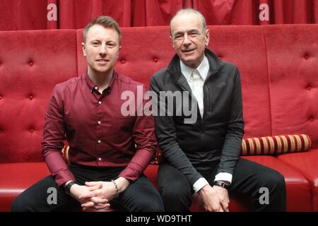 Hamburg, Deutschland. 27 Aug, 2019. Grunder Francis Rossi (rechts) und Status Quo's neuen Rhythmus Gitarrist Richie Malone präsentieren Ihre neues Album, Hamburg, 27.08.2019 | Verwendung der weltweiten Kredit: dpa/Alamy leben Nachrichten Stockfoto