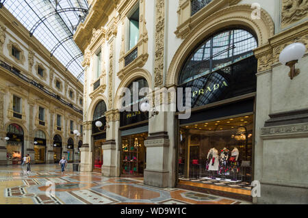 Milano, Italien (8. August 2019) - Die Fashion Store der italienischen Marke Prada in der Galleria Vittorio Emanuele II. Stockfoto