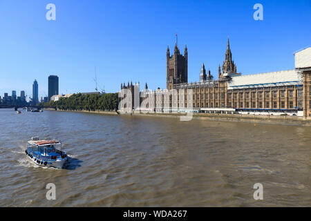 London, Großbritannien. 29. August 2019. Ein Blick auf den Palast von Westminster in Sonne gebadet, nachdem die Regierung die Königin gebeten hatte, zu suspendieren Parlaments wenige Tage nach der Mitglieder des Parlaments aus den Sommerpause im September und vor dem Brexit Frist bis zum 31. Oktober Kredit zu arbeiten: Amer ghazzal/Alamy leben Nachrichten Stockfoto