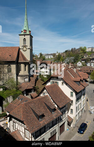 Blick über die Dächer der Altstadt in Richtung Nydeggkirche Kirche. Bern, Schweiz Stockfoto