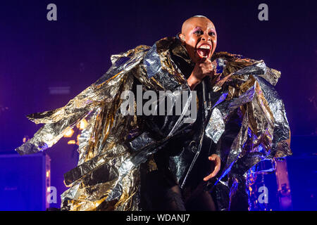 Cambridge, Ukraine. 28 Aug, 2019. Deborah Anne Dyer, der Name des Skin von Skunk Anansie Rock Band führt auf der Bühne des Cambridge, Corn Exchange in Großbritannien leben bekannt. Credit: SOPA Images Limited/Alamy leben Nachrichten Stockfoto