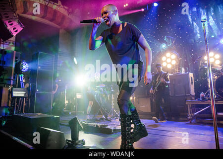 Cambridge, Ukraine. 28 Aug, 2019. Deborah Anne Dyer, der Name des Skin von Skunk Anansie Rock Band führt auf der Bühne des Cambridge, Corn Exchange in Großbritannien leben bekannt. Credit: SOPA Images Limited/Alamy leben Nachrichten Stockfoto