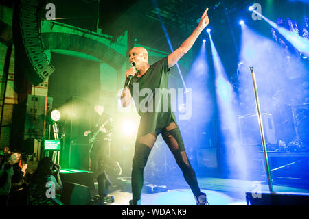 Cambridge, Ukraine. 28 Aug, 2019. Deborah Anne Dyer, der Name des Skin von Skunk Anansie Rock Band führt auf der Bühne des Cambridge, Corn Exchange in Großbritannien leben bekannt. Credit: SOPA Images Limited/Alamy leben Nachrichten Stockfoto