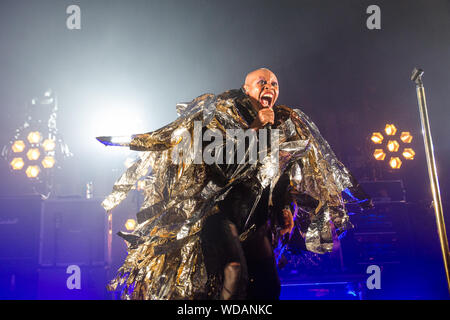 Cambridge, Ukraine. 28 Aug, 2019. Deborah Anne Dyer, der Name des Skin von Skunk Anansie Rock Band führt auf der Bühne des Cambridge, Corn Exchange in Großbritannien leben bekannt. Credit: SOPA Images Limited/Alamy leben Nachrichten Stockfoto