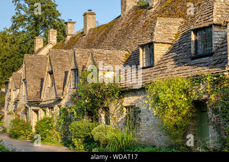 Cotswolds Village of Bibury Weberhäuser auf Arlington Row Bibury Cotwolds Gloucestershire england gb Europa Stockfoto