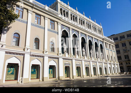 9. September 2017; Baku, Aserbaidschan - Museum der Aserbaidschanischen Literatur zu Ehren von nizami Gencevi. Ansicht von links niedrigen Winkel. Stockfoto