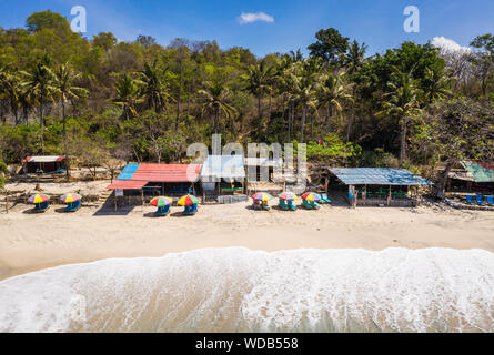 Atemberaubende Aussicht auf die Bias Tugel Beach in der Nähe von Padang Bai in Bali, Indonesien Stockfoto