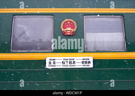 Tran-Siberian Eisenbahn von Moskau nach Ulaanbaatarstop. Dies ist ein Anschlag für Kohle nachfüllen bis Hitze jeder Karre. Stockfoto