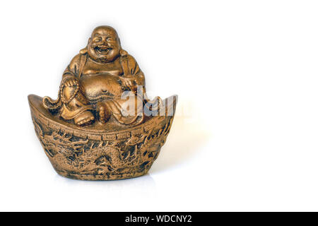 Figurine fröhliche Hotei - Bild. Smiling Buddha - Chinesische Gott Glück, Reichtum und Glück isoliert auf Weiss - Bild Stockfoto