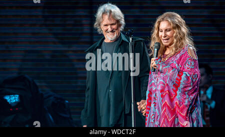 Barbra Streisand & Kris Kristofferson ausführen' ein Happening im Hyde Park in London Juli 2019 Stockfoto
