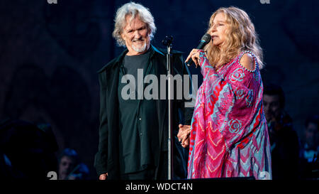 Barbra Streisand & Kris Kristofferson ausführen' ein Happening im Hyde Park in London Juli 2019 Stockfoto