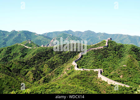 Peking, Peking, China. 29 Aug, 2019. Peking, China - die Große Mauer bei Badaling, im Eingang Nord von Guan Gou Gu Road, Jundu Berg, Yanqing District, Beijing. Es ist ein wichtiger Teil der Großen Mauer, eine große Verteidigung Projekt im alten China. Berühmt für seine herrliche Landschaft, perfekte Ausstattung und tief greifenden kulturellen und historischen Konnotationen, Es ist ein Welt-berühmten Tourist Resort. Credit: SIPA Asien/ZUMA Draht/Alamy leben Nachrichten Stockfoto