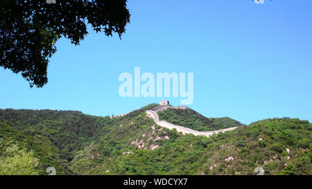 Peking, Peking, China. 29 Aug, 2019. Peking, China - die Große Mauer bei Badaling, im Eingang Nord von Guan Gou Gu Road, Jundu Berg, Yanqing District, Beijing. Es ist ein wichtiger Teil der Großen Mauer, eine große Verteidigung Projekt im alten China. Berühmt für seine herrliche Landschaft, perfekte Ausstattung und tief greifenden kulturellen und historischen Konnotationen, Es ist ein Welt-berühmten Tourist Resort. Credit: SIPA Asien/ZUMA Draht/Alamy leben Nachrichten Stockfoto