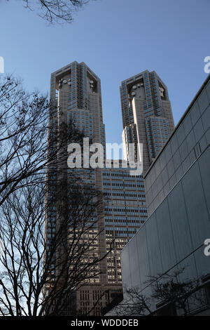 Das Gebäude beherbergt das Hauptquartier der Tokyo Metropolitan Government. Stockfoto