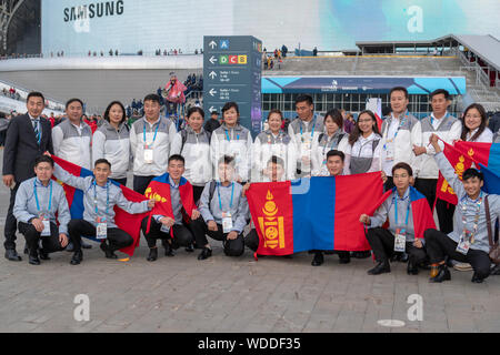 Russland, Kazan - 27. August 2019: eine Gruppe von Teilnehmern der Meisterschaft aus der Mongolei in der Fan Zone während der WorldSkills Kazan 2019 China Russland-I Stockfoto