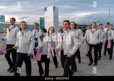 Russland, Kazan - 27. August 2019: eine Gruppe von Teilnehmern der Meisterschaft aus Amerika in der Fan Zone während der WorldSkills Kazan 2019 China Russland-Im Stockfoto