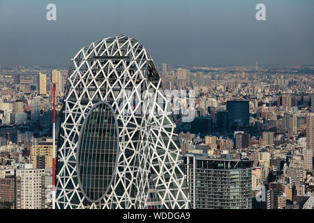 Den Mode Gakuen Cocoon Tower, ein 204 Meter (669 ft), 50-stöckiges Hochhaus in der nishi-shinjuku Bezirk in Shinjuku, Tokio. Stockfoto