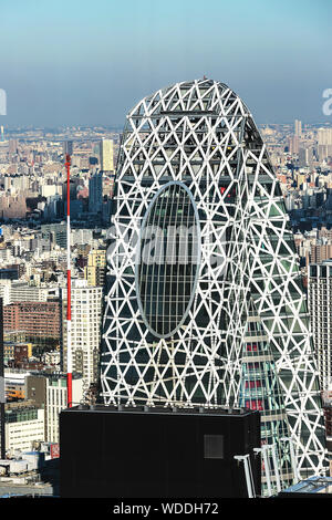 Den Mode Gakuen Cocoon Tower, ein 204 Meter (669 ft), 50-stöckiges Hochhaus in der nishi-shinjuku Bezirk in Shinjuku, Tokio. Stockfoto